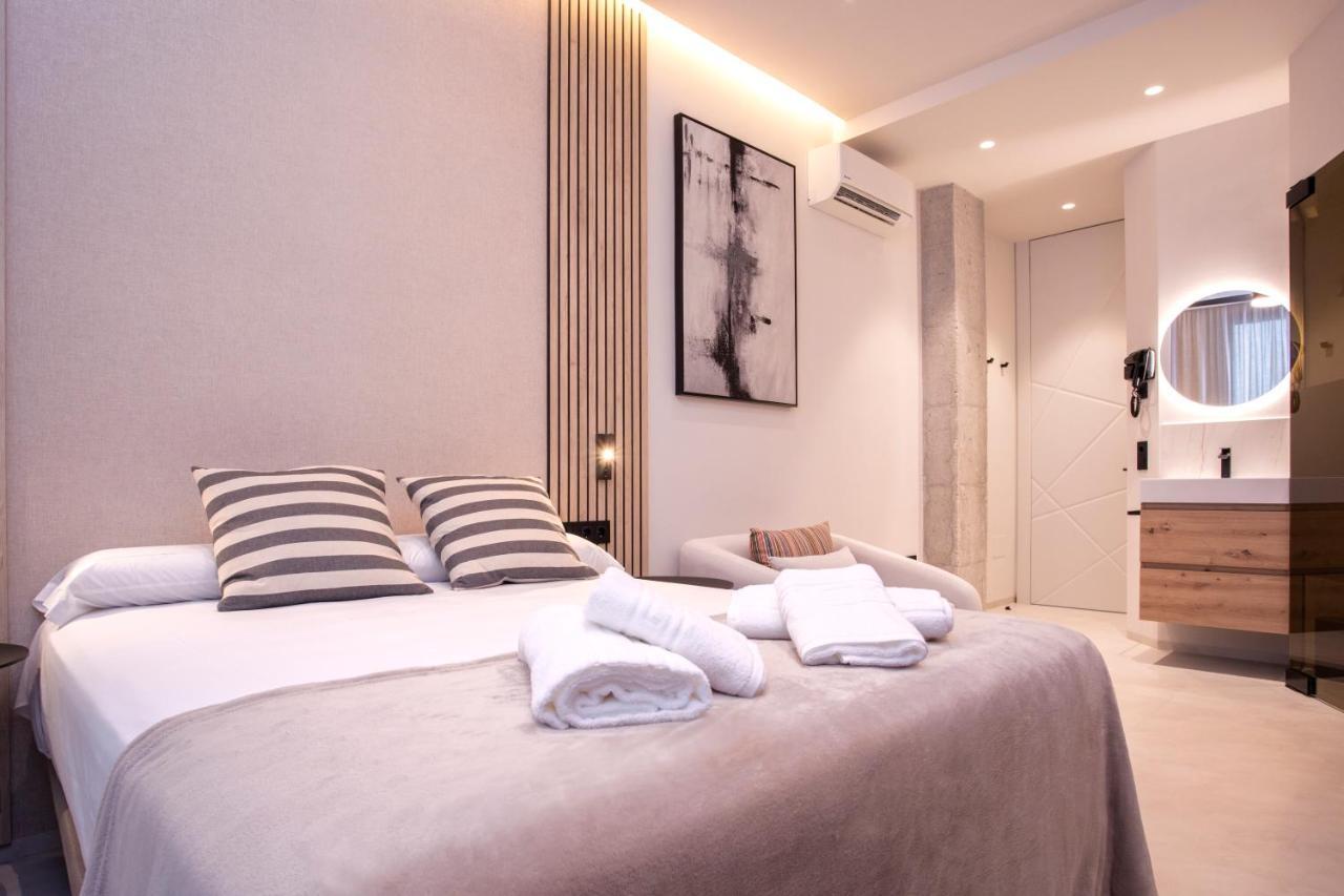 Magnificent Renovated 2bd 2bth Duplex With Backyard - Centre Lejlighed